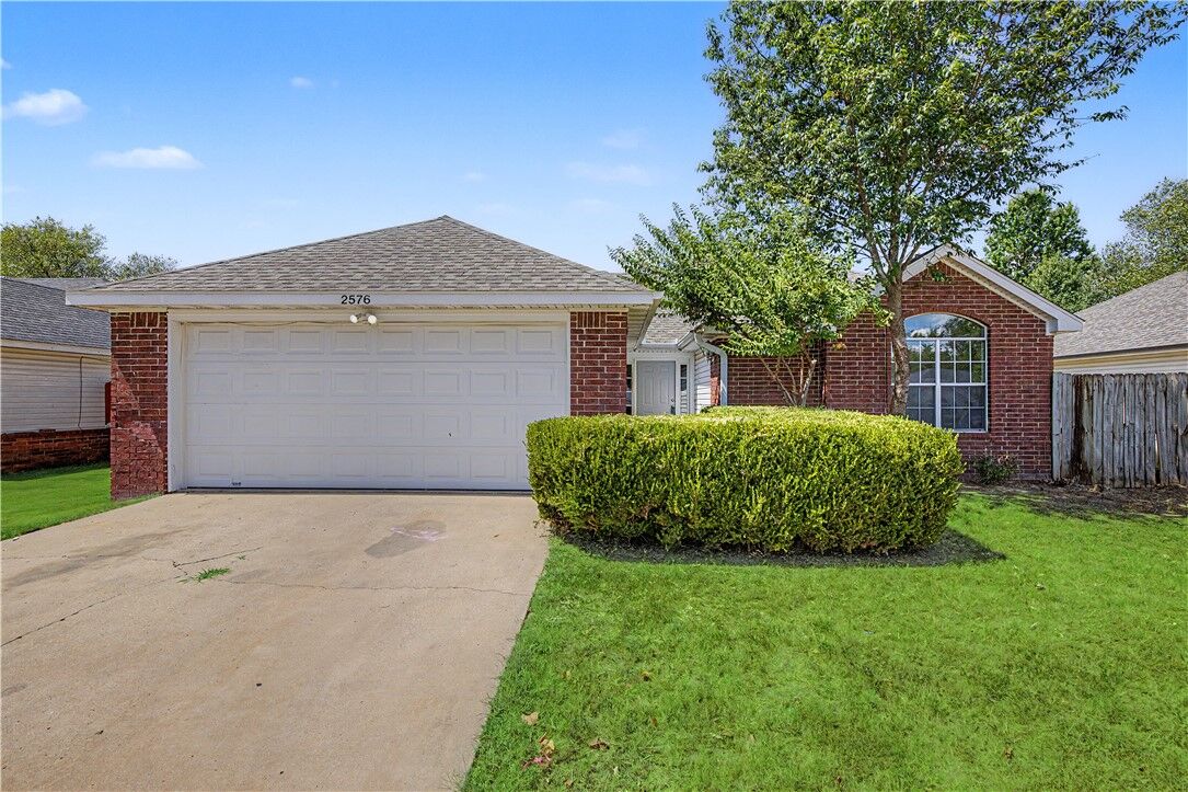 Property Photo:  2576 Appleglen Street  AR 72764 