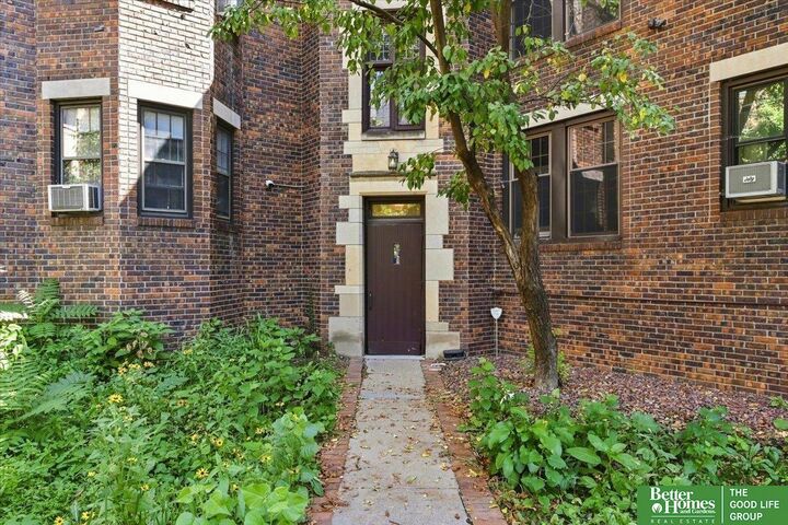 Property Photo:  131 S 39 Street 17  NE 68131 