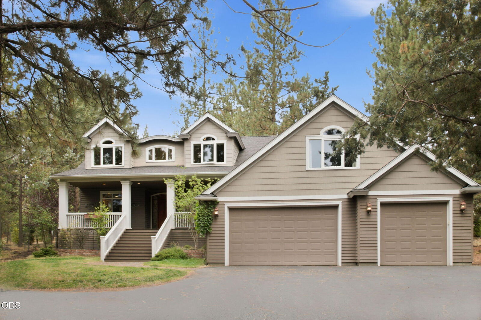 Property Photo:  2530 NW Peoples Court  OR 97703 