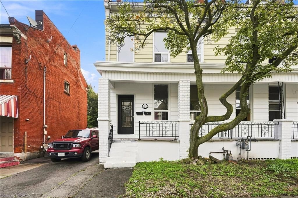 Property Photo:  256 Bay Street N  ON L8L 1M3 