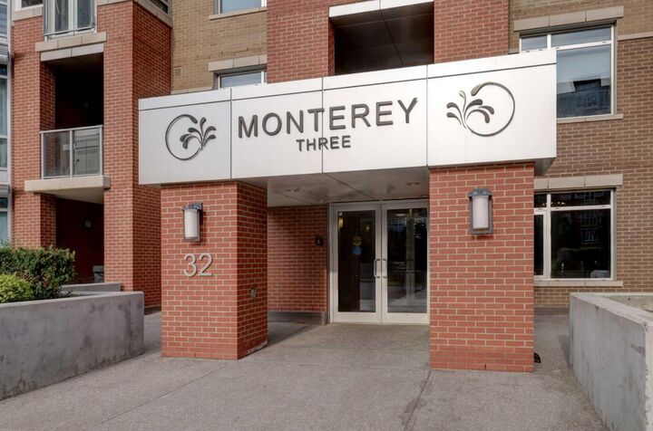 Property Photo: 32 Varsity Estates Circle NW 604 AB T3A 2Y1