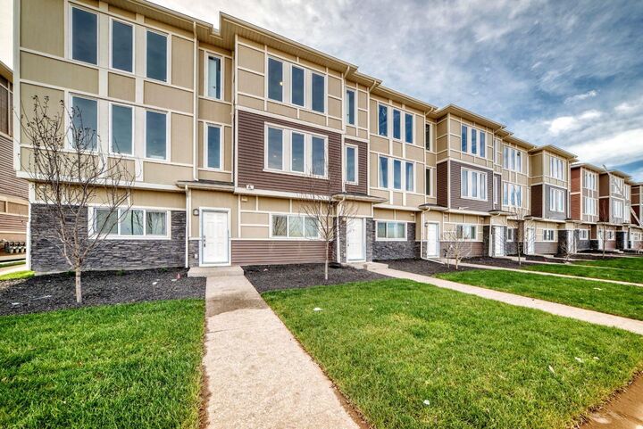 Property Photo:  86 145 Chelsea Mews  AB T1X 3H1 