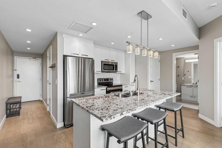 Property Photo:  225 11 Avenue SE 1404  AB T2G 0G3 