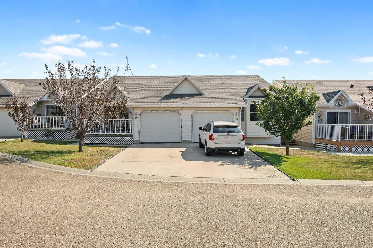 Property Photo:  5104 18 Street 20  AB T9V 0A8 