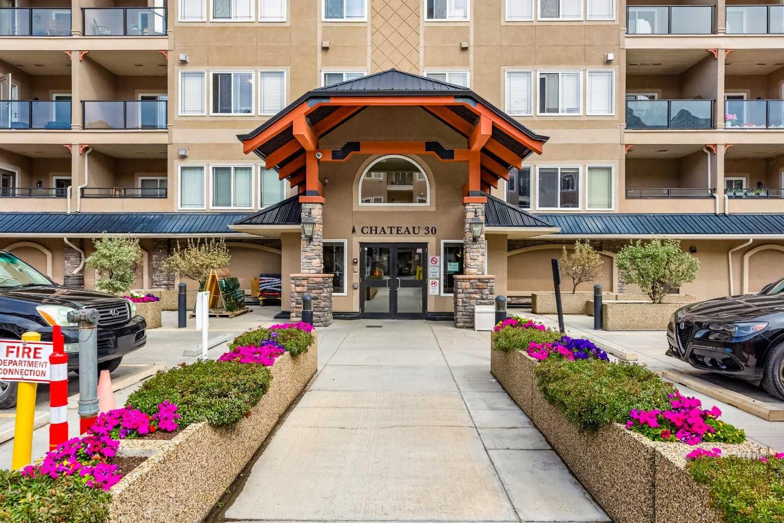 Property Photo:  30 Discovery Ridge Close SW 305  AB T3H 4Y3 
