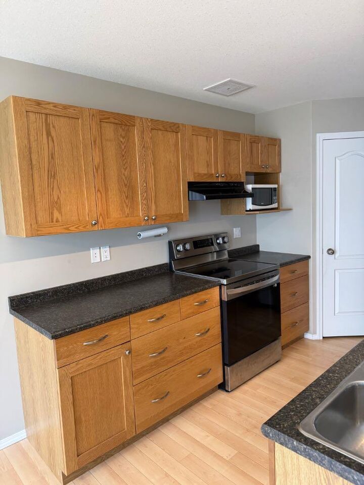 Property Photo:  18 Sierra Avenue SW  AB T1B 0A5 