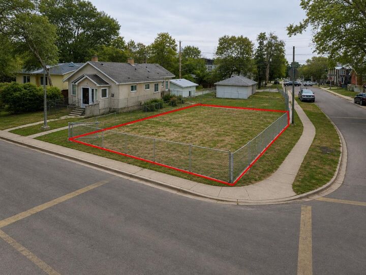 Property Photo:  236 11 Avenue NE  AB T2E 0V8 