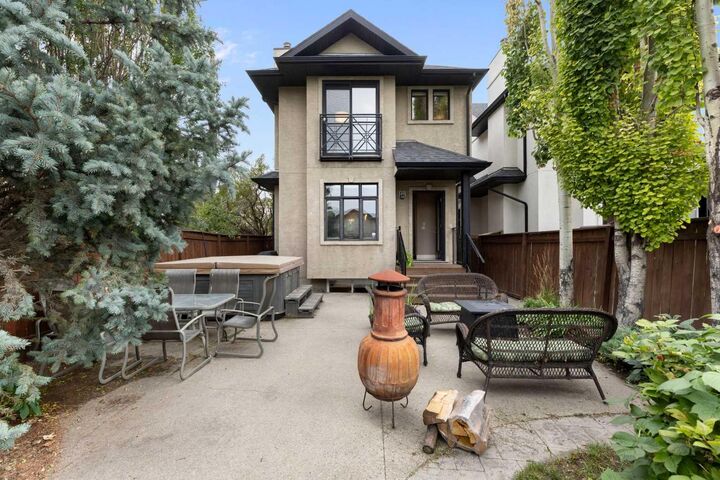 Property Photo:  5012 20 Street SW  AB T2T 6N8 