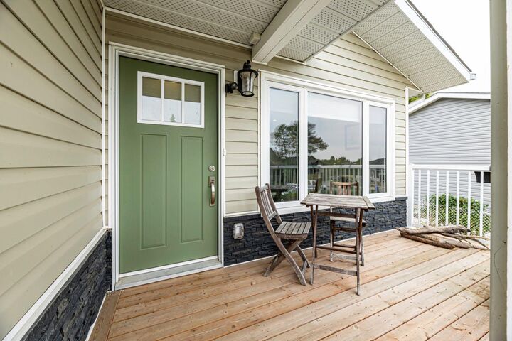 Property Photo:  5721 51 Avenue  AB T4G 1R4 