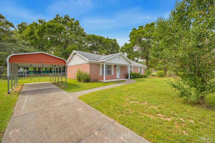 Property Photo: 5119 Cherry Blossom Ln FL 32570