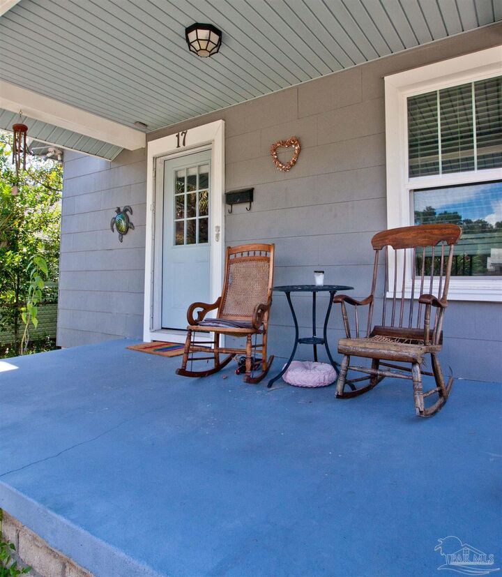 Property Photo: 17 N F St FL 32502