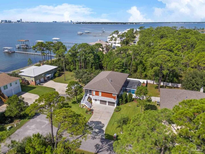 Property Photo: 5806 Red Cedar St FL 32507