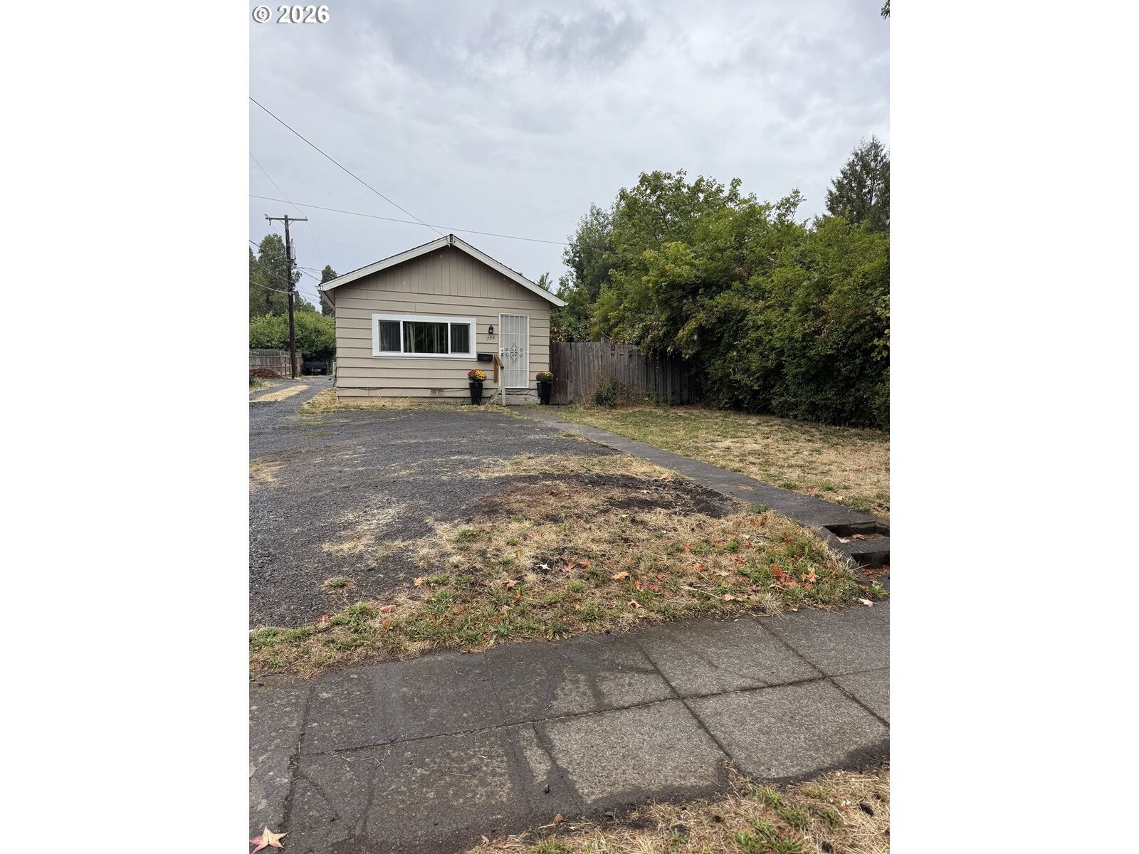 Property Photo:  736 5th St  OR 97477 