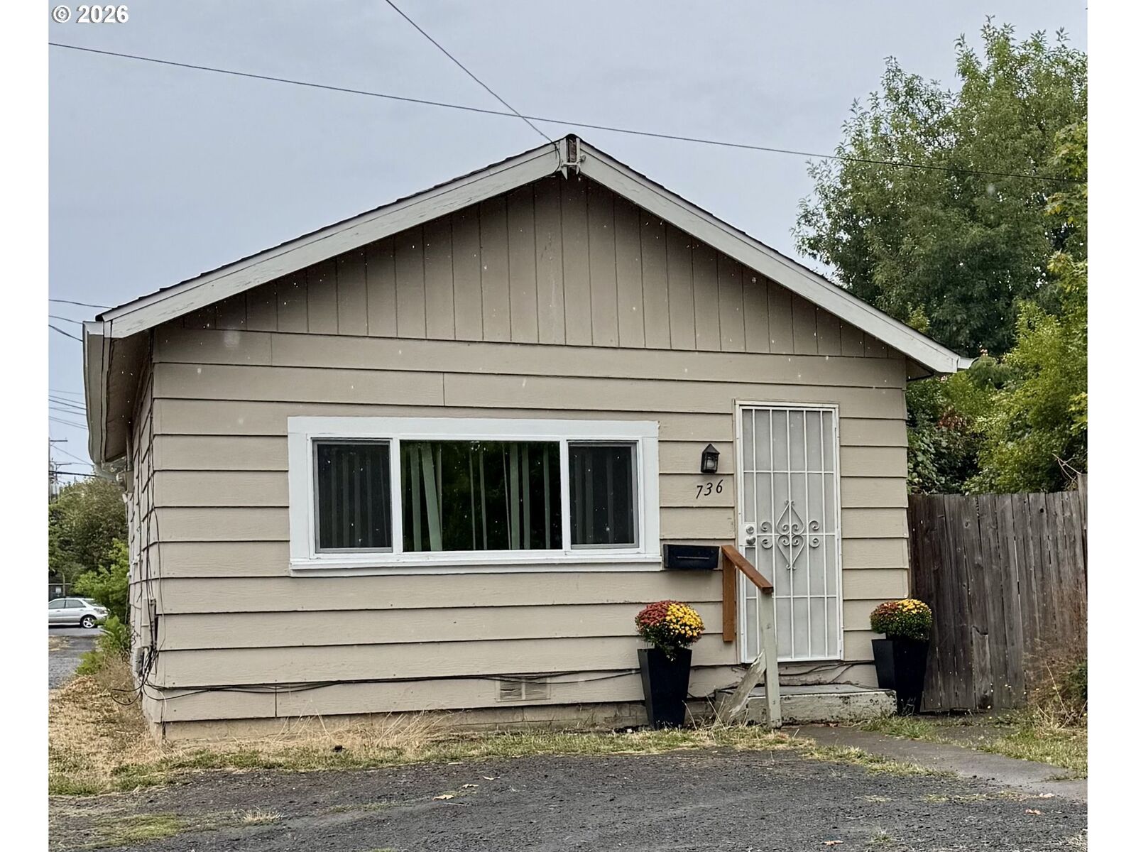 Property Photo:  736 5th St  OR 97477 