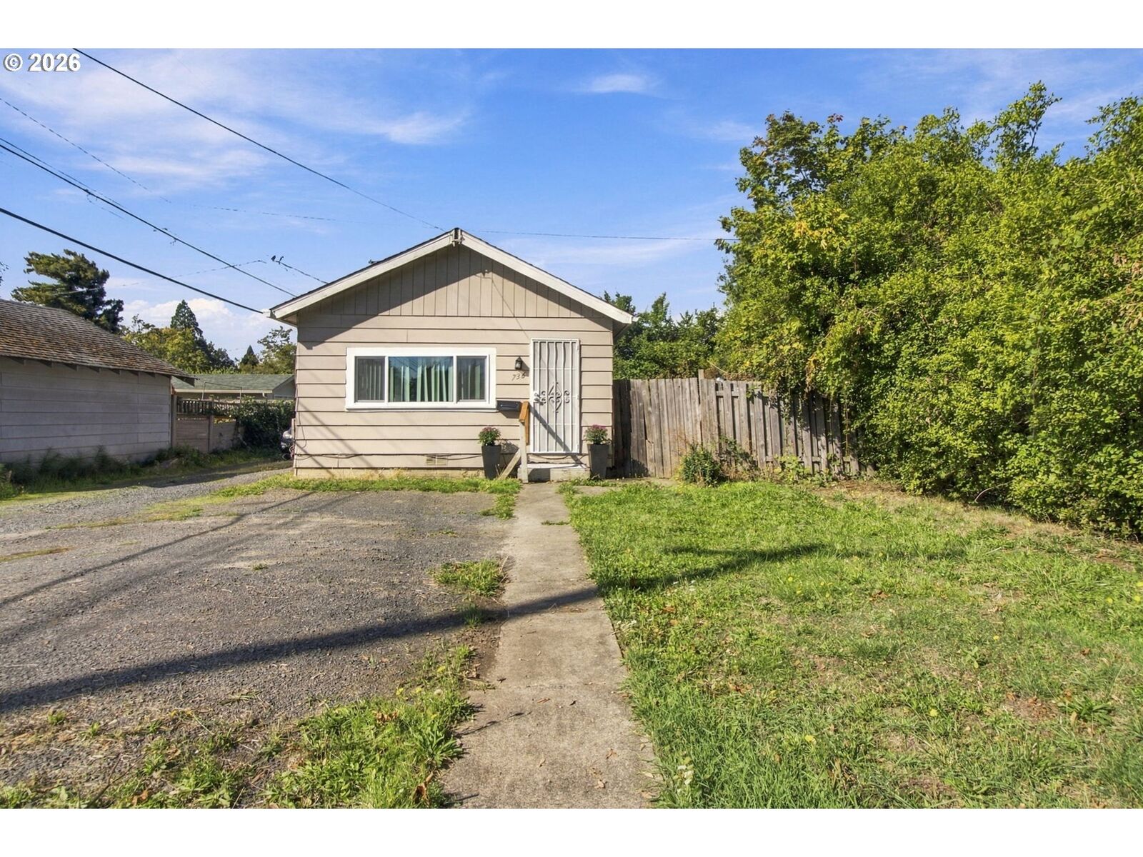 Property Photo:  736 5th St  OR 97477 