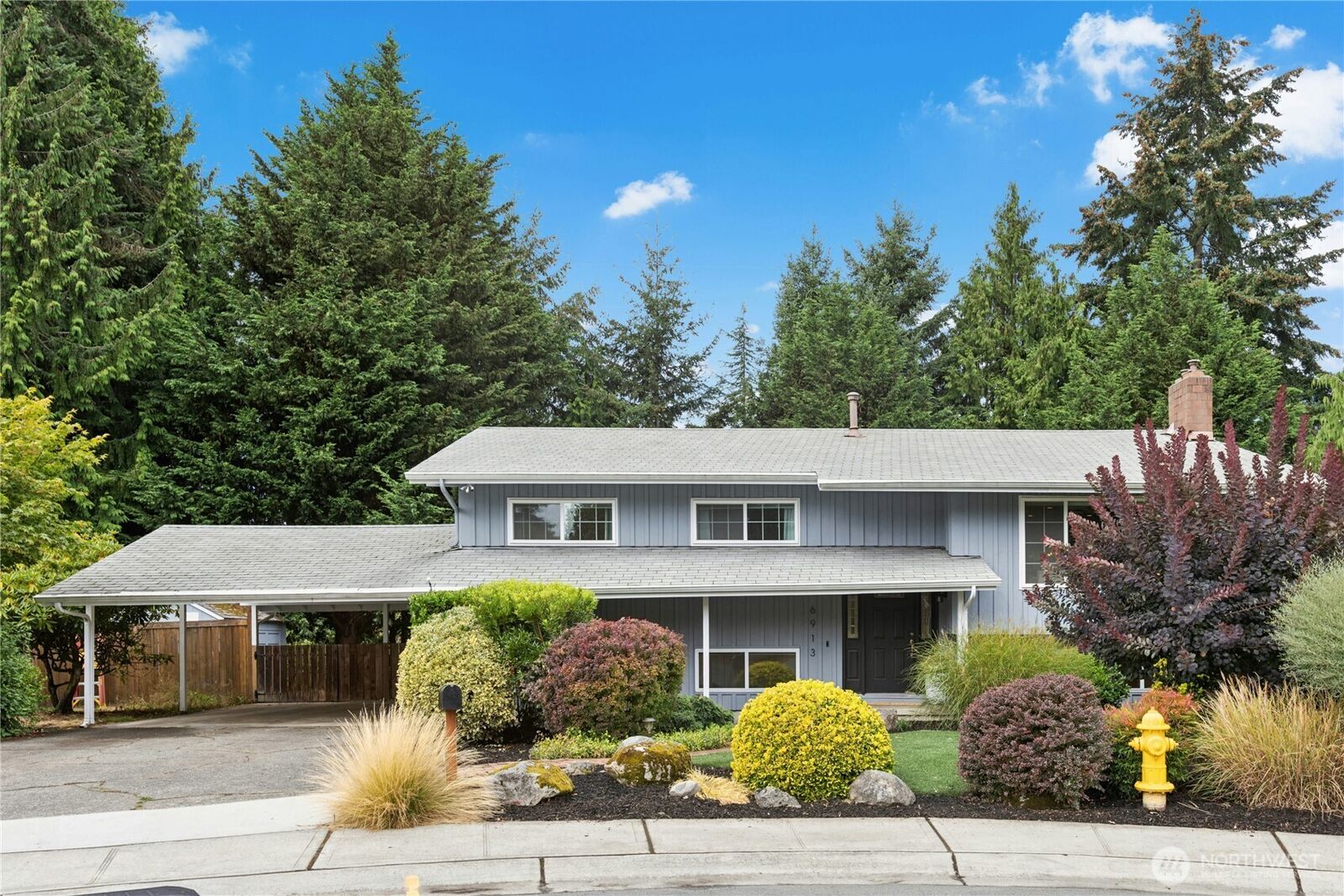 Property Photo:  6913  125th Avenue SE  WA 98056 