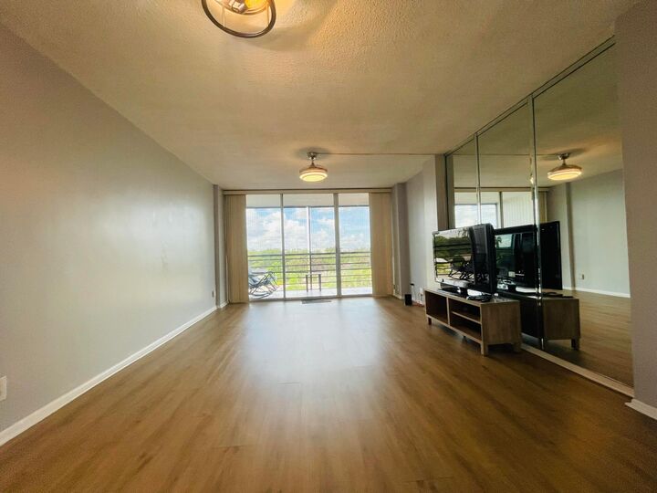 Property Photo:  109 Royal Park Drive 4D  FL 33309 