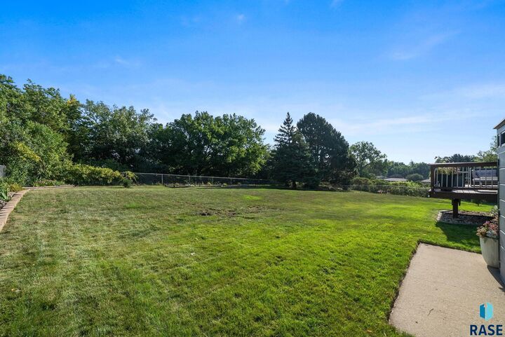 Property Photo: 1224 S Dunham Cir SD 57106