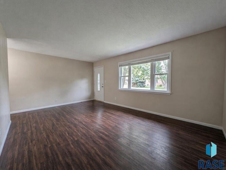 Property Photo: 4509 W 37th St SD 57106-0901