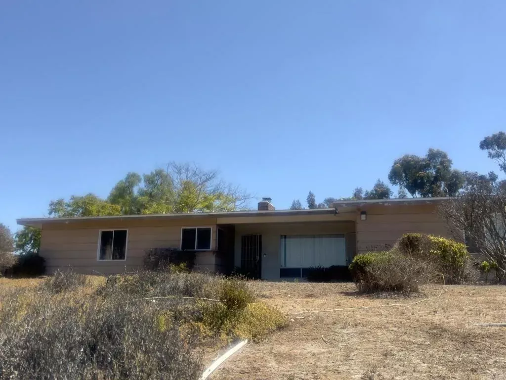 Property Photo:  409 Aldwych Road  CA 92020 