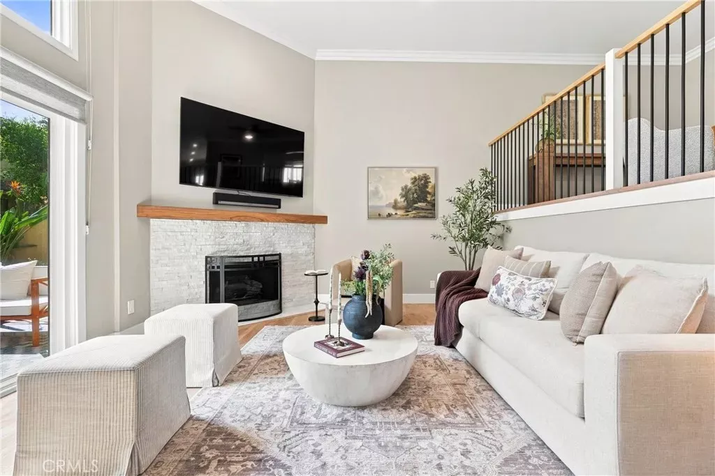 Property Photo:  2306 Mathews Avenue 2  CA 90278 