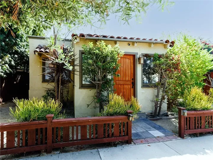 Property Photo:  610 Euclid  CA 90814 