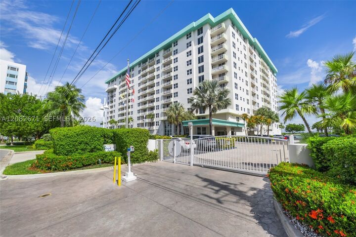 Property Photo: 10350 W Bay Harbor Dr 9C FL 33154