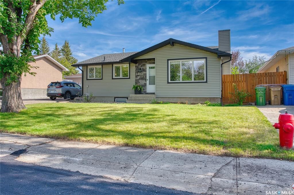 Property Photo:  239 Rodenbush Drive  SK S4R 6X1 