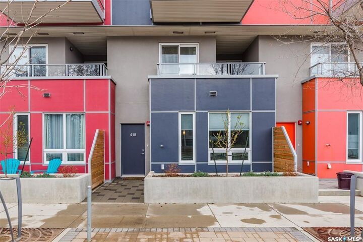 Property Photo:  418 C Avenue S  SK S7M 1N6 