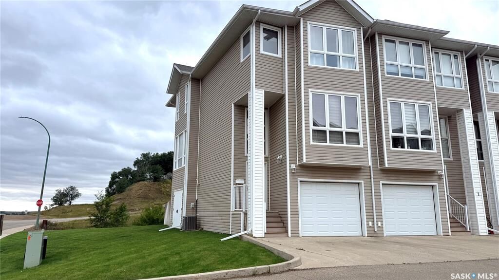 Property Photo:  697 Sun Valley Drive 1  SK S4A 2X7 
