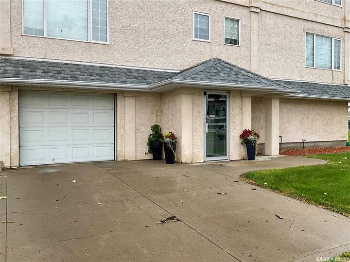 Property Photo:  28 Kleisinger Crescent 404  SK S4R 8T8 