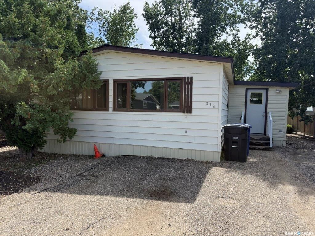 Property Photo:  318 6th Avenue SW  SK S0L 1A0 
