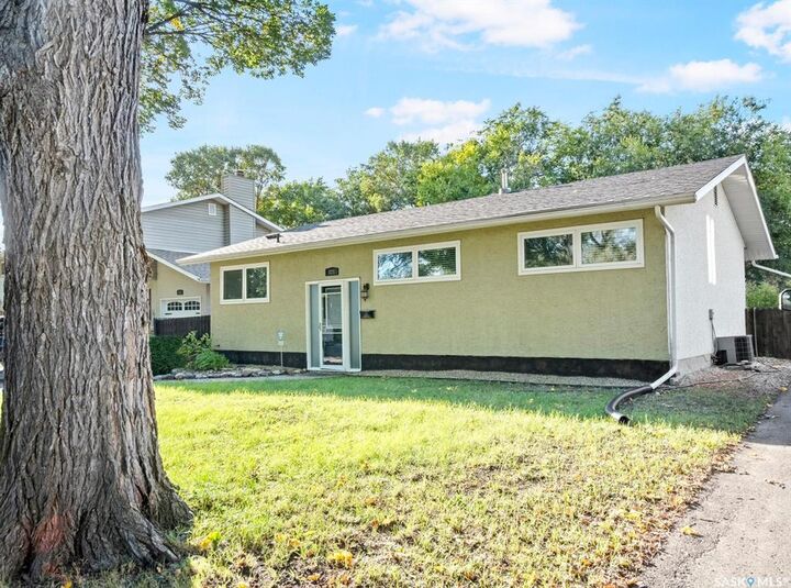 Property Photo:  828 Shannon Road  SK S4S 5K2 