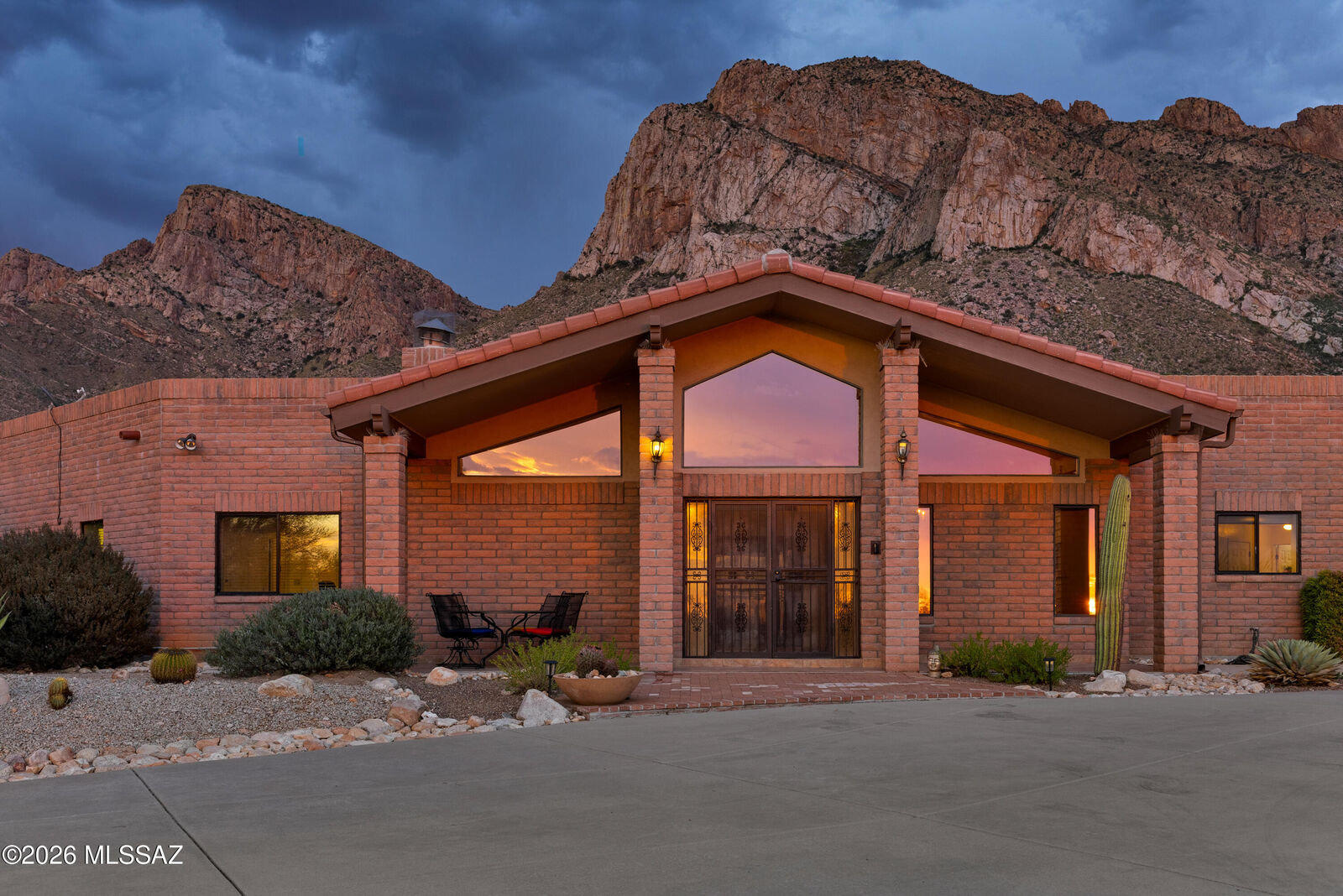 Property Photo:  1060 E Canada Vista Place  AZ 85704 