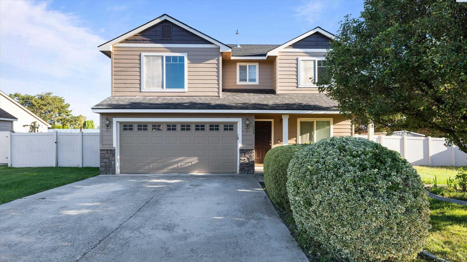 Property Photo:  1502 W 39th Ave  WA 99337 