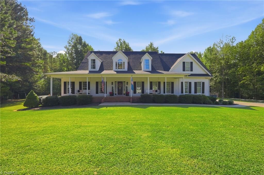 Property Photo:  406 Creek Mill Court  NC 27406 