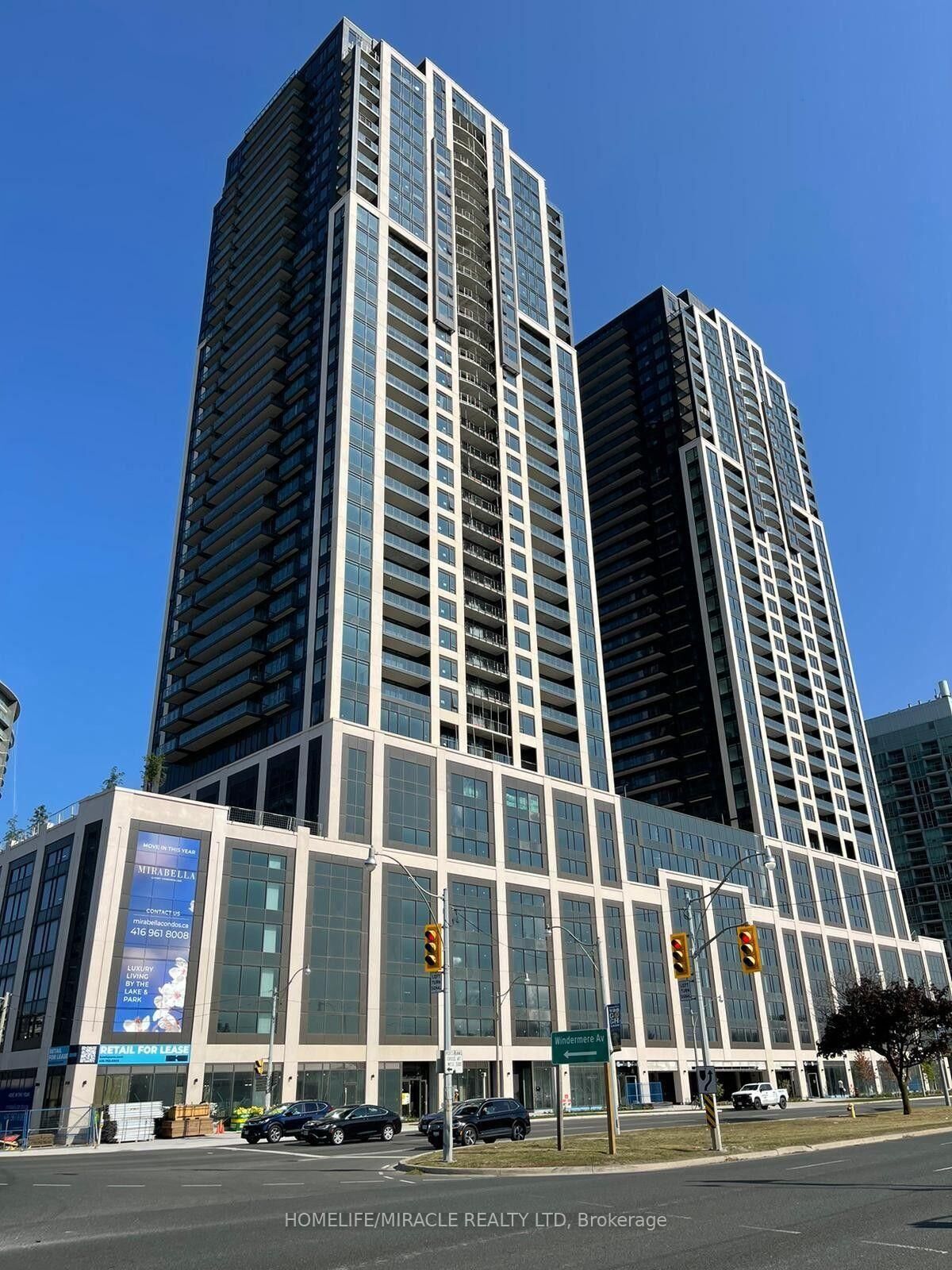 Property Photo:  1926 Lakeshore Boulevard W 3111  ON M6S 1A1 