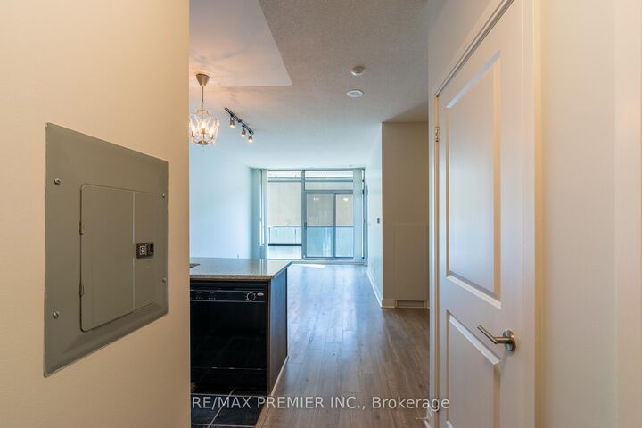 Property Photo:  21 Scollard Street 205  ON M5R 1G1 