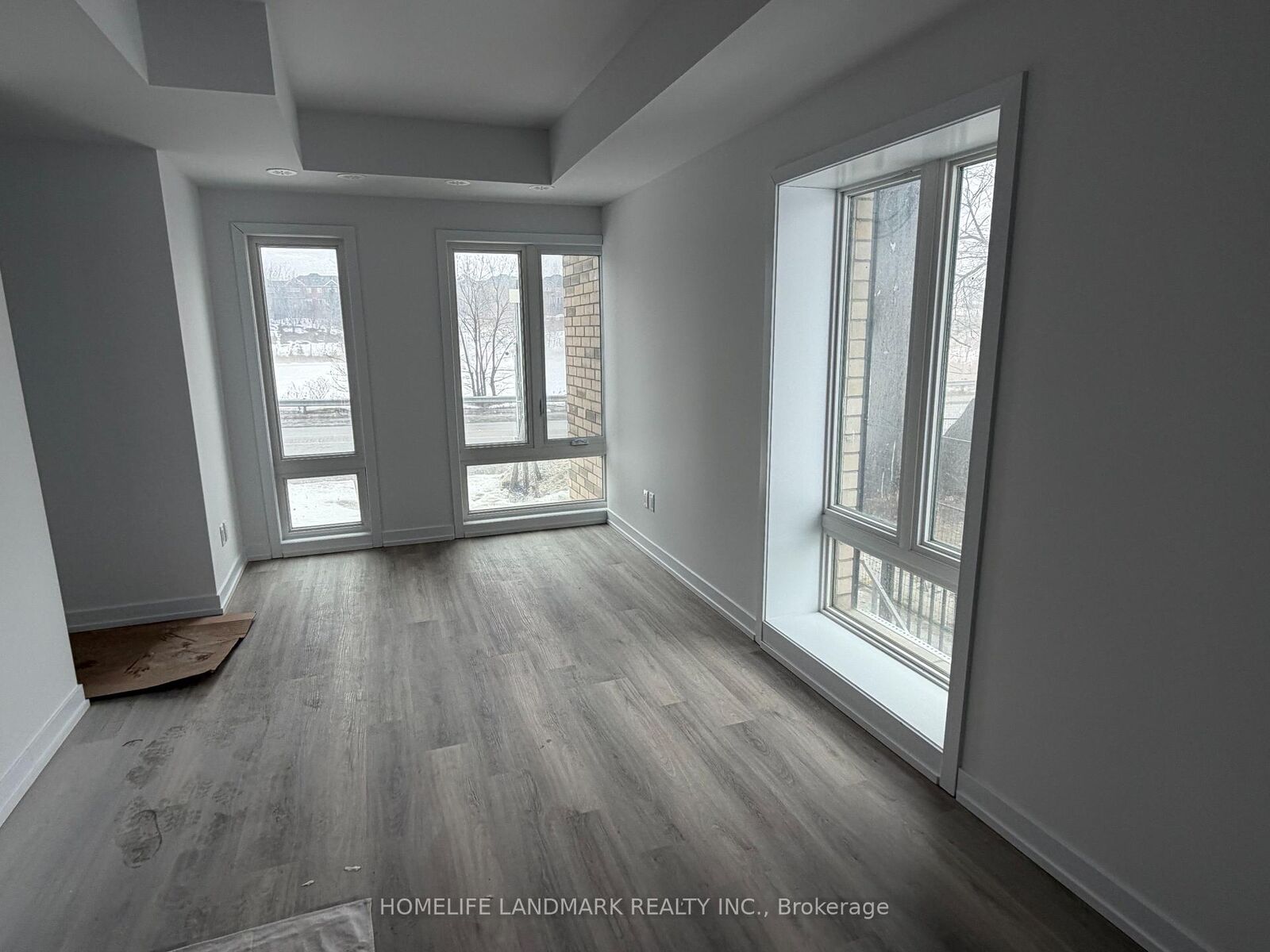 Property Photo:  5 Bancroft Lane 301  ON L4E 1M1 