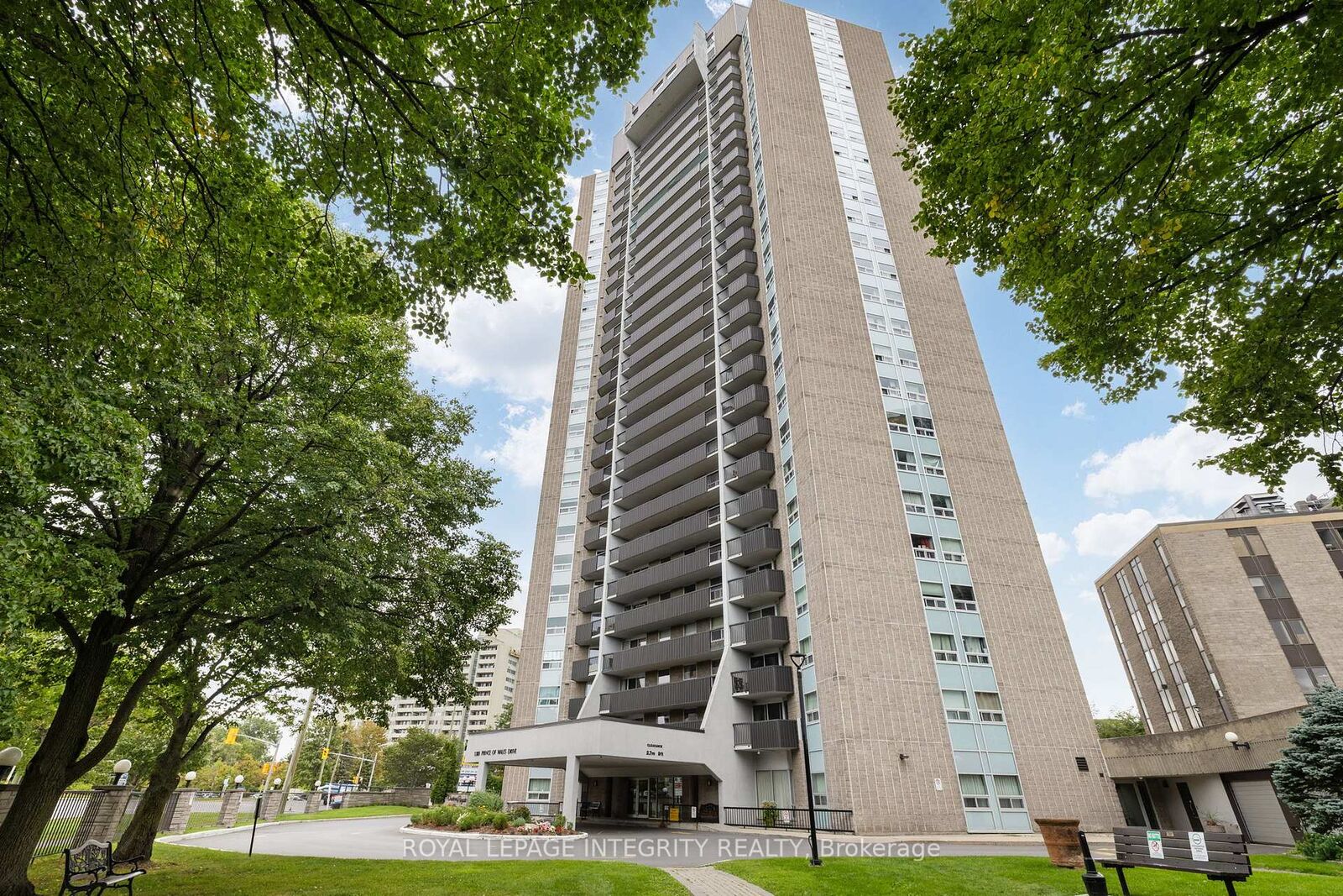 Property Photo:  1380 Prince Of Wales Drive 1702  ON K2C 3N5 