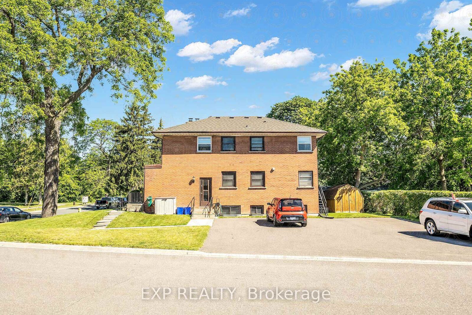 Property Photo:  1121 Centre Street S  ON L1N 4X7 