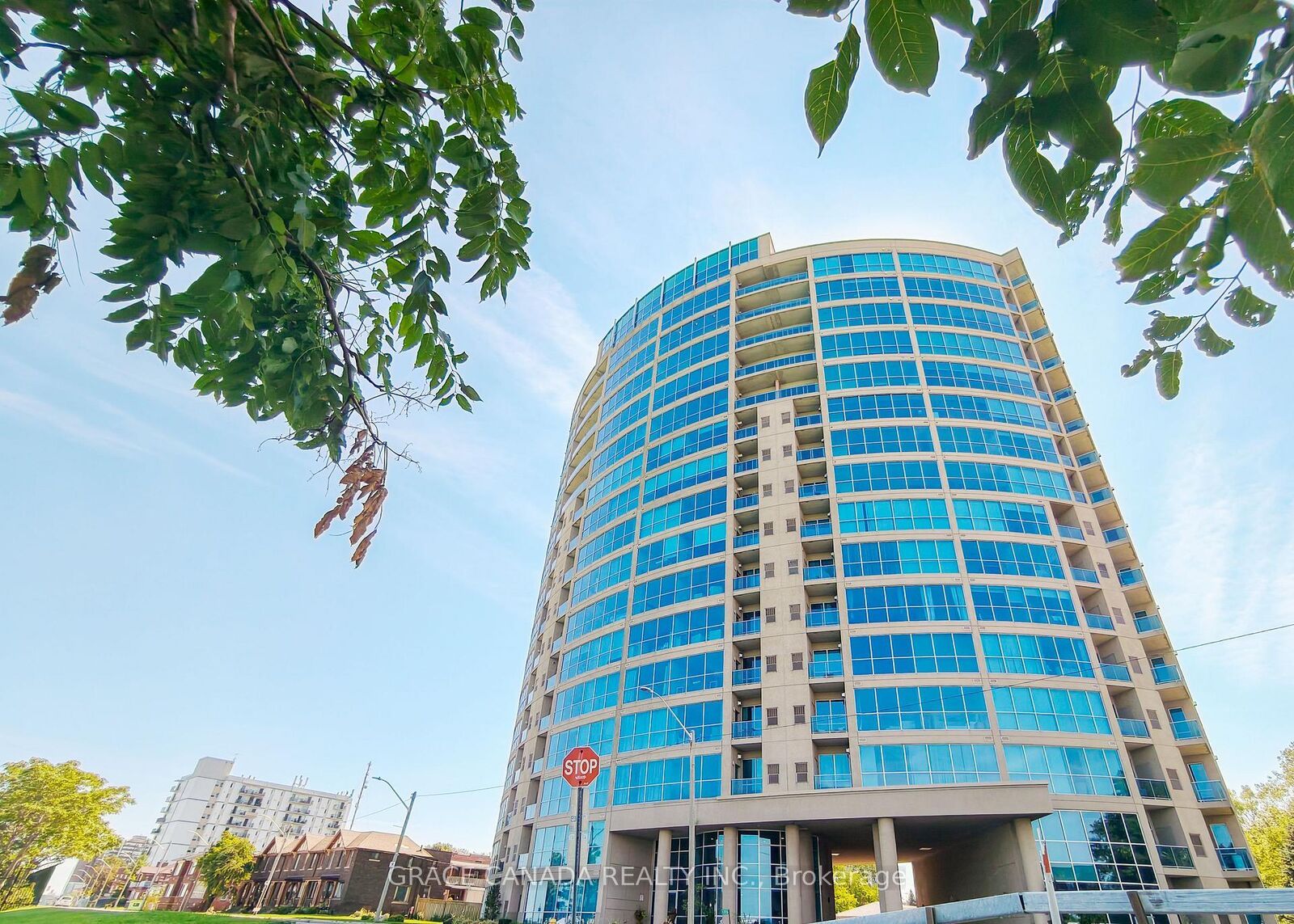 Property Photo:  1225 Riverside Drive W 504  ON N9A 0A2 