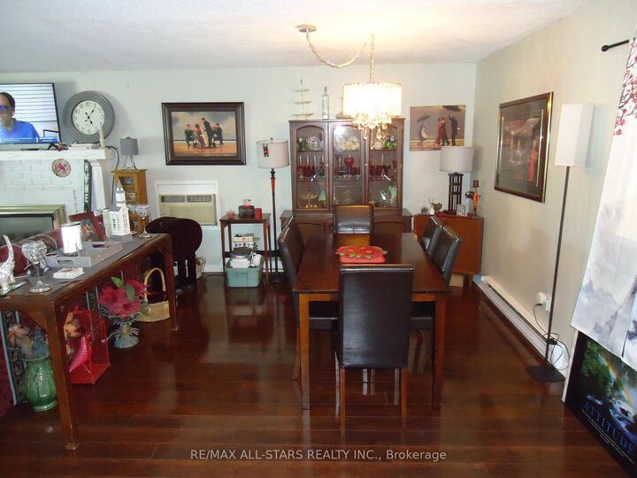 Property Photo:  17 Pineridge Crescent  ON L1B 1B9 