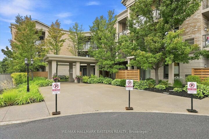 Property Photo:  869 Clonsilla Avenue Ph16  ON K9J 0B7 