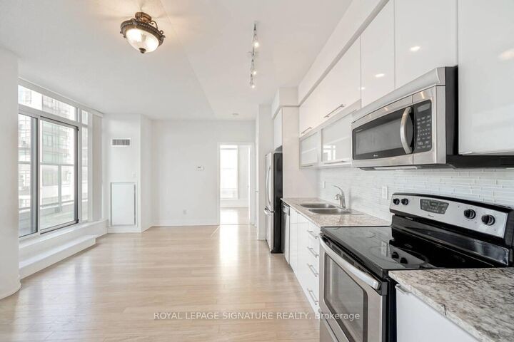 Property Photo:  90 Stadium Road 903  ON M5V 3W5 