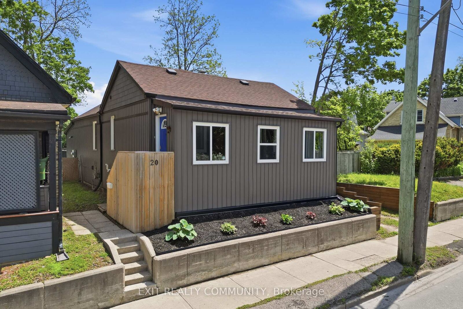 Property Photo: 20 Wharncliffe Road S ON N6J 2J4
