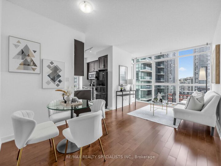 Property Photo: 4070 Confederation Parkway 1507 ON L5B 0E9