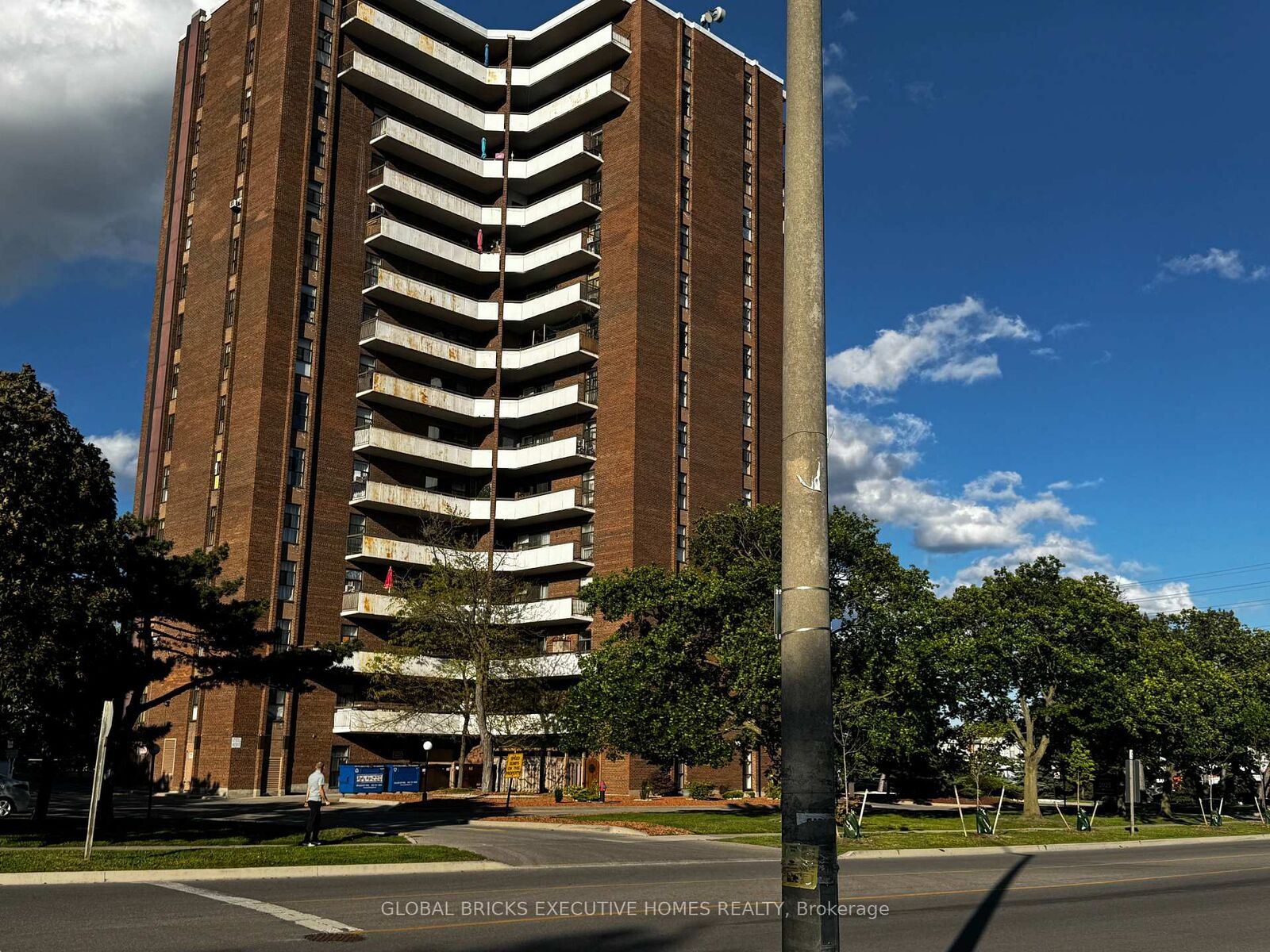 Property Photo:  3025 Queen Frederica Drive 508  ON L4Y 3A1 