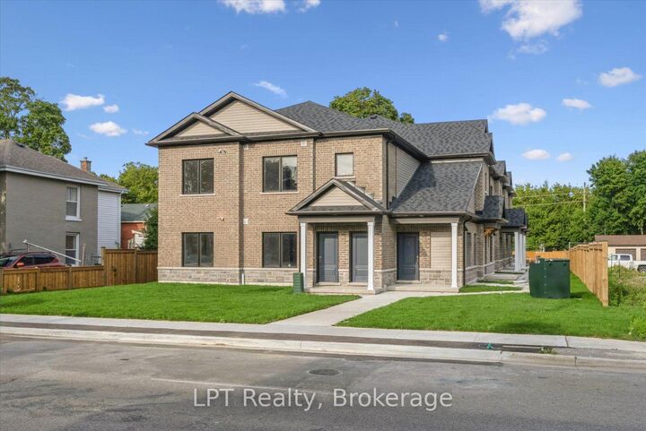 Property Photo:  223 Albert Street 6  ON L1H 4R6 