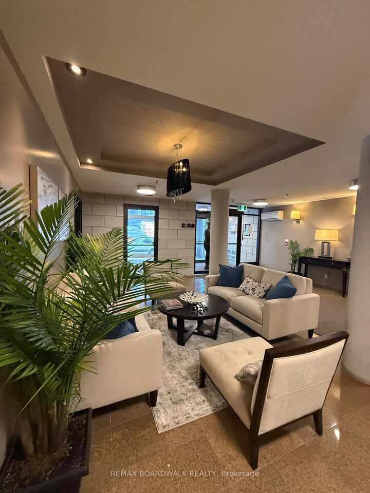 Property Photo:  323 Winona Avenue 306  ON K1Z 5H3 